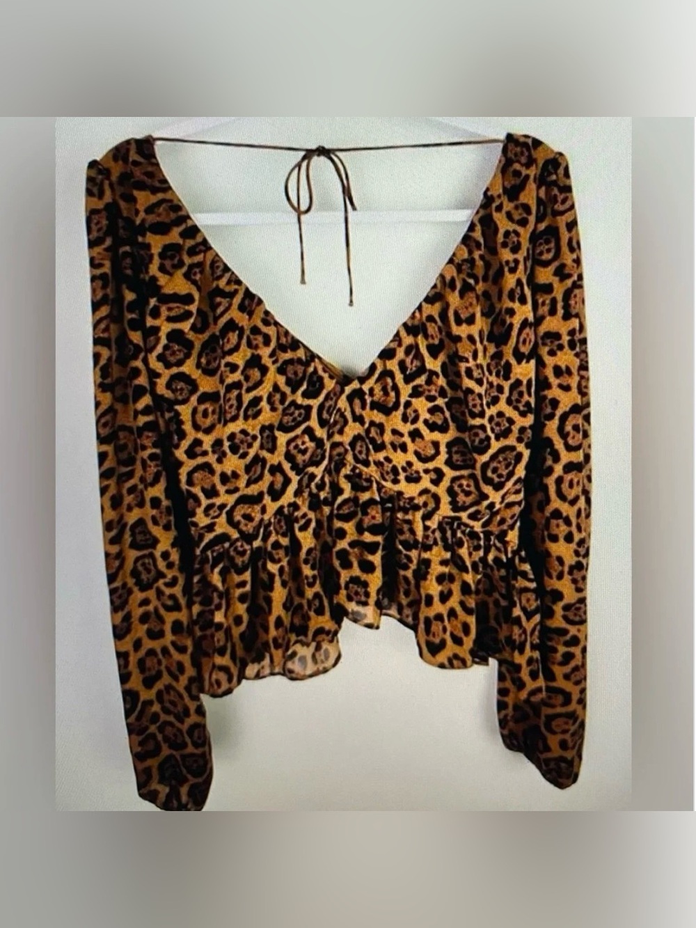 H&M Leopard Print Cropped Long Sleeve Blouse Size XL Flutter Ruffled Top EUC